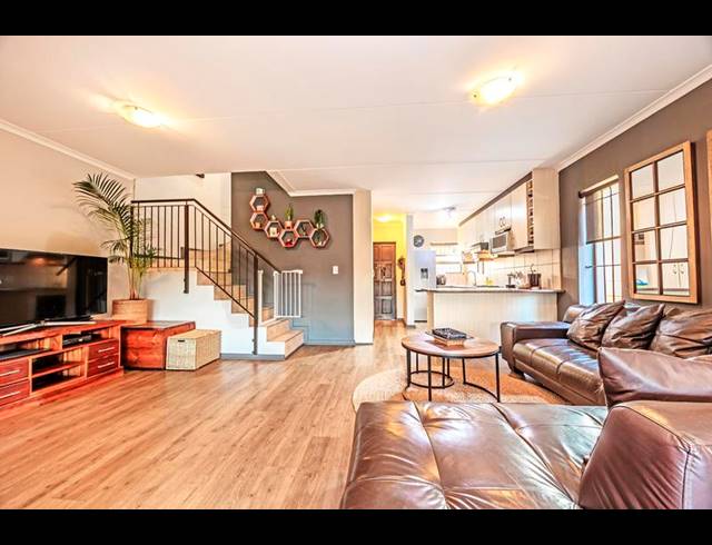3 BEDROOM TOWNHOUSE FOR SALE IN BRACKENFELL SOUTH